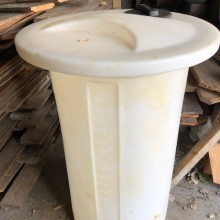 400 litre plastic tank with lid