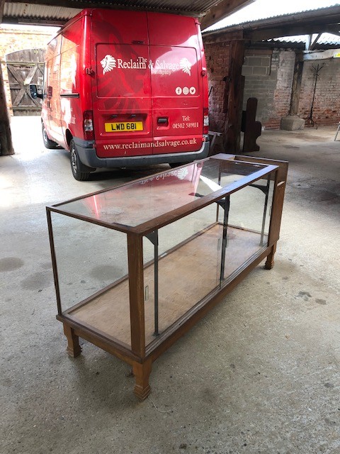 Shop counter - Oak and glass - display case