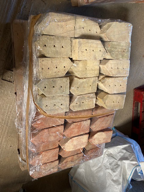 Squint bricks - Red and buff.