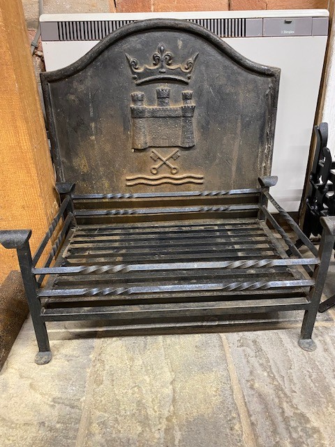 Firebasket with Castle motif iron fireback