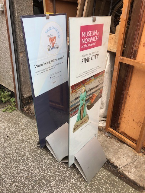 Signage stands - modern.