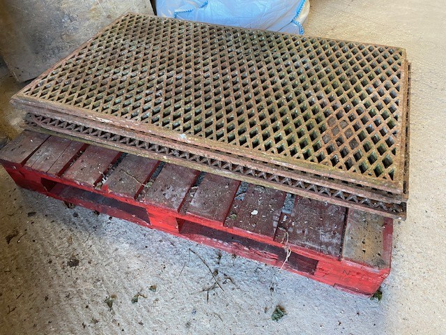 Greenhouse staging - grating