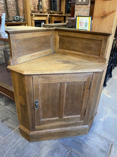 Arts & Crafts - Marsh,Jones and Cribb Corner Oak cupboards