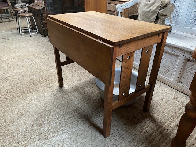 Arts & Crafts oak extending table  - SOLD